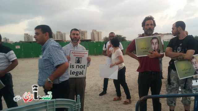 فيديو -العشرات يتظاهرون أمام مستشفى برازيلي تضامنًا مع الاسير بلال كايد واليمين يحاول الإعتداء عليهم